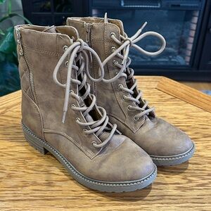 *GBG LOS ANGELES* Tan Lace-Up Boots Size 9